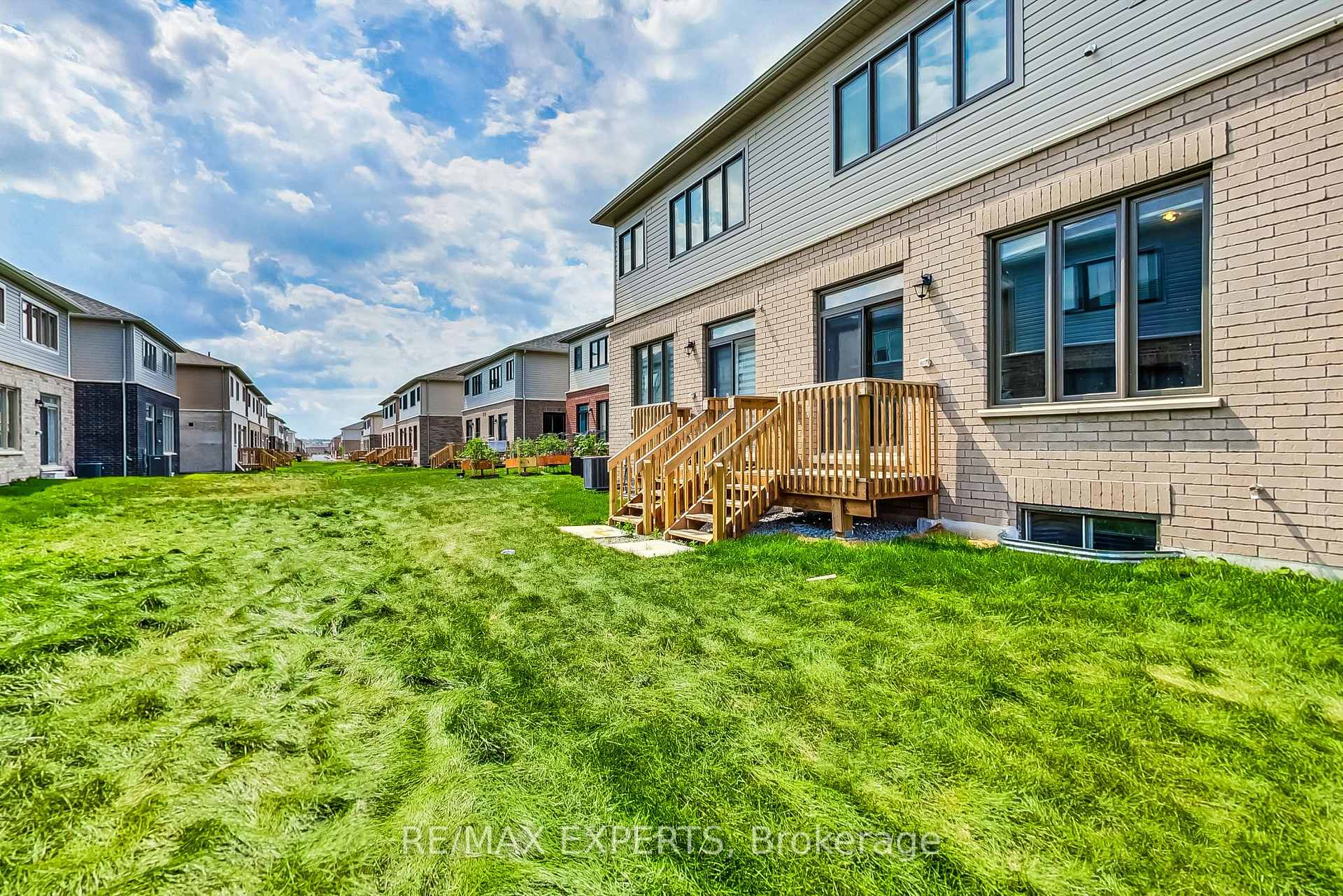Photo 17 of 162 Shepherd Drive, Barrie, Rural Barrie Southeast — HOMEH