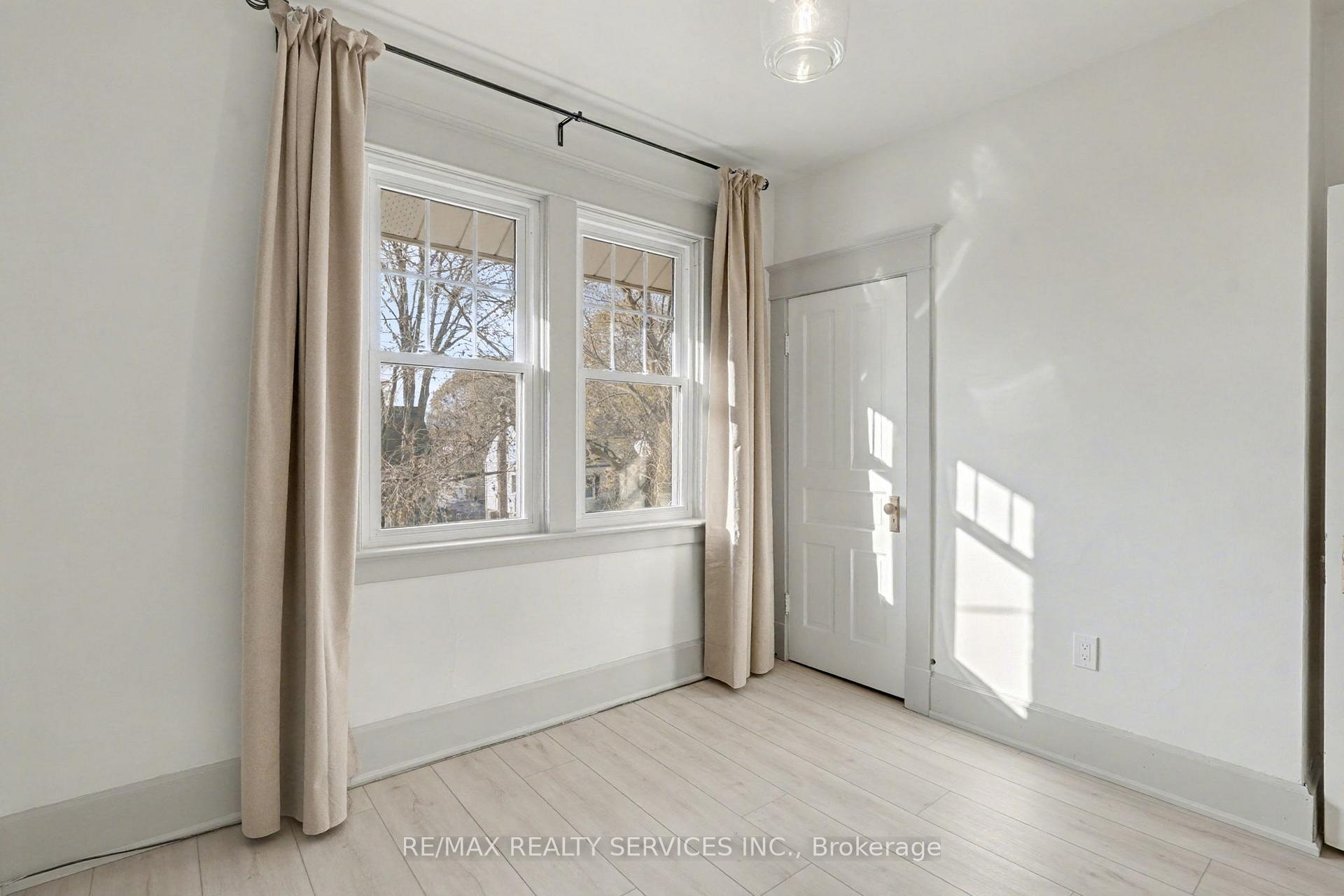 Photo 5 of 39 Fielden Avenue, Port Colborne, Sugarloaf — HOMEH