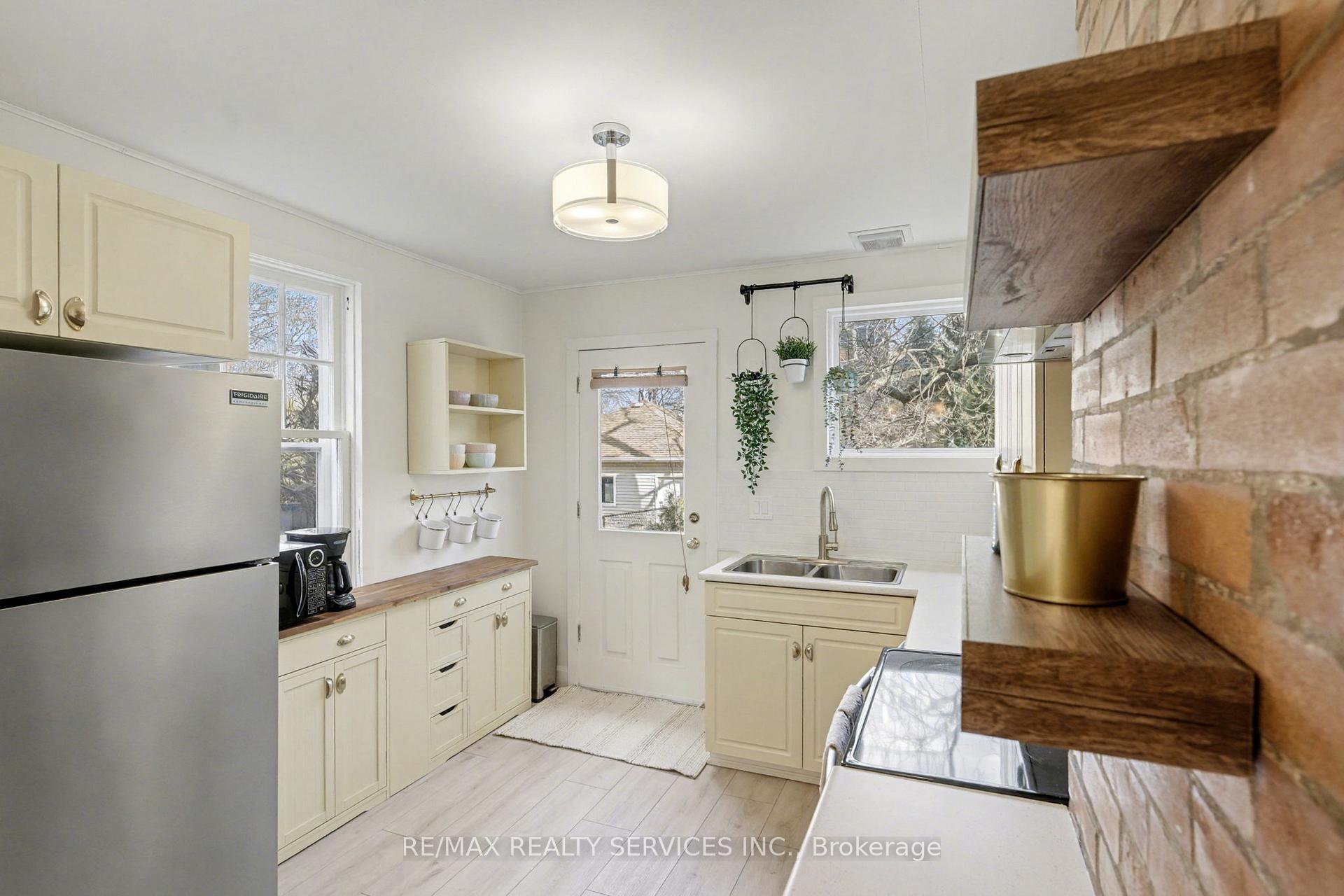 Photo 7 of 39 Fielden Avenue, Port Colborne, Sugarloaf — HOMEH