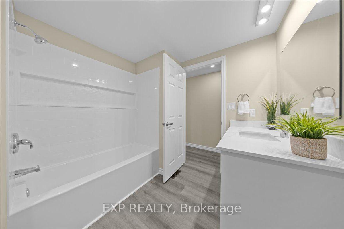 Photo 18 of 1045 Vista Barrett Private, Ottawa, Greely — HOMEH