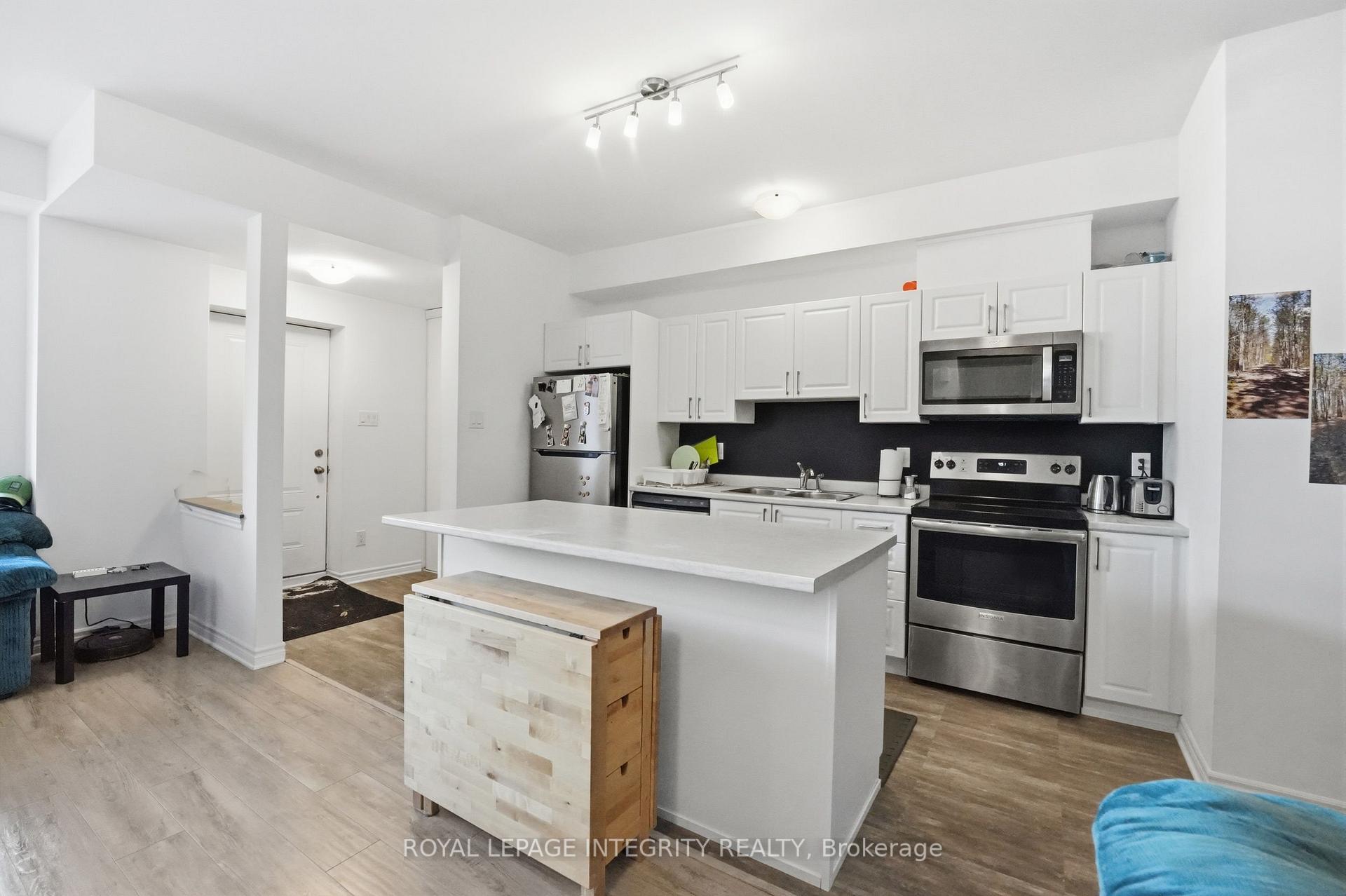 Photo 5 of Unit F, 30 Jaguar Pvt, Ottawa, Kanata - Emerald Meadows/Trailwest — HOMEH
