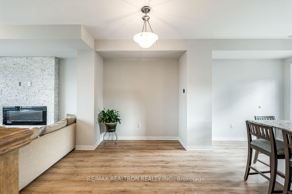 Photo 4 of 213 Downsview Park Boulevard, North York, Downsview-Roding-CFB — HOMEH