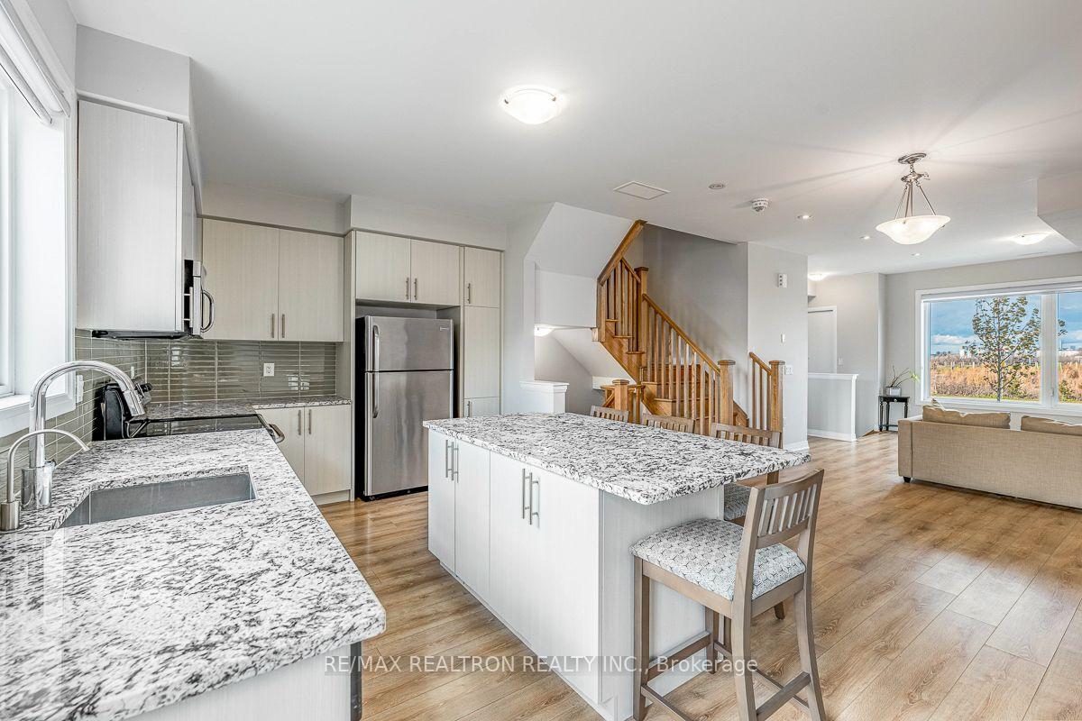 Photo 5 of 213 Downsview Park Boulevard, North York, Downsview-Roding-CFB — HOMEH