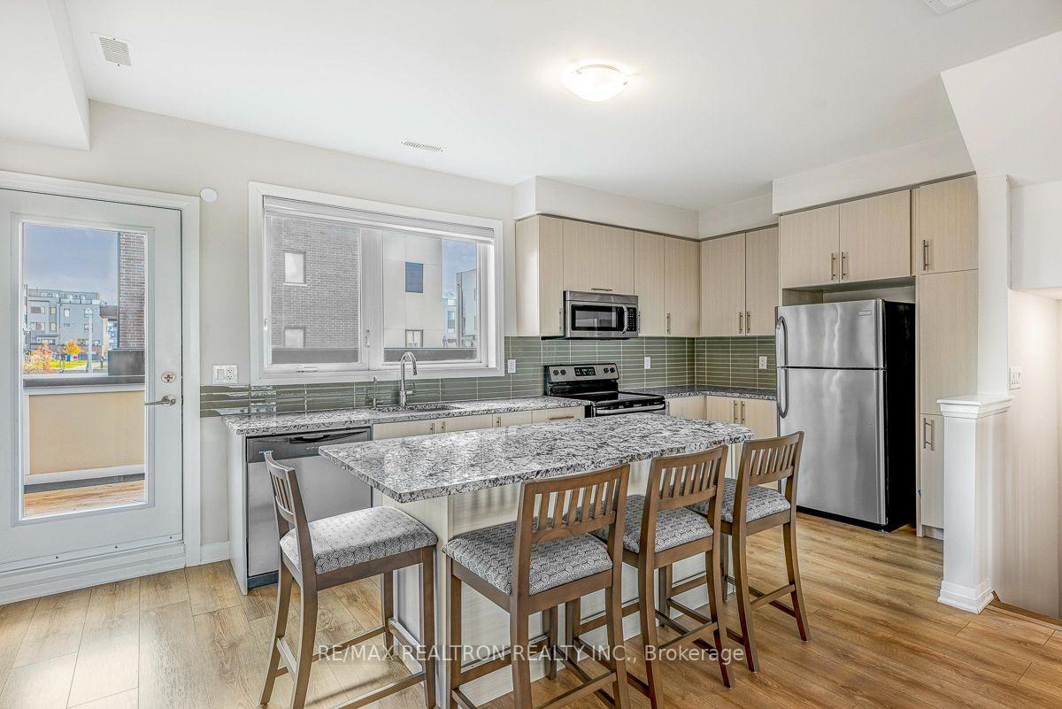 Photo 6 of 213 Downsview Park Boulevard, North York, Downsview-Roding-CFB — HOMEH