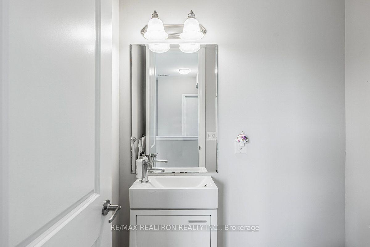 Photo 8 of 213 Downsview Park Boulevard, North York, Downsview-Roding-CFB — HOMEH