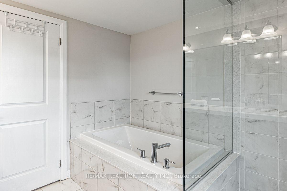 Photo 12 of 213 Downsview Park Boulevard, North York, Downsview-Roding-CFB — HOMEH