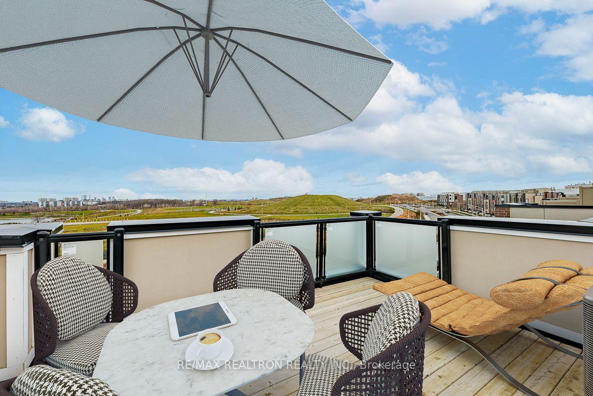 Photo 37 of 213 Downsview Park Boulevard, North York, Downsview-Roding-CFB — HOMEH