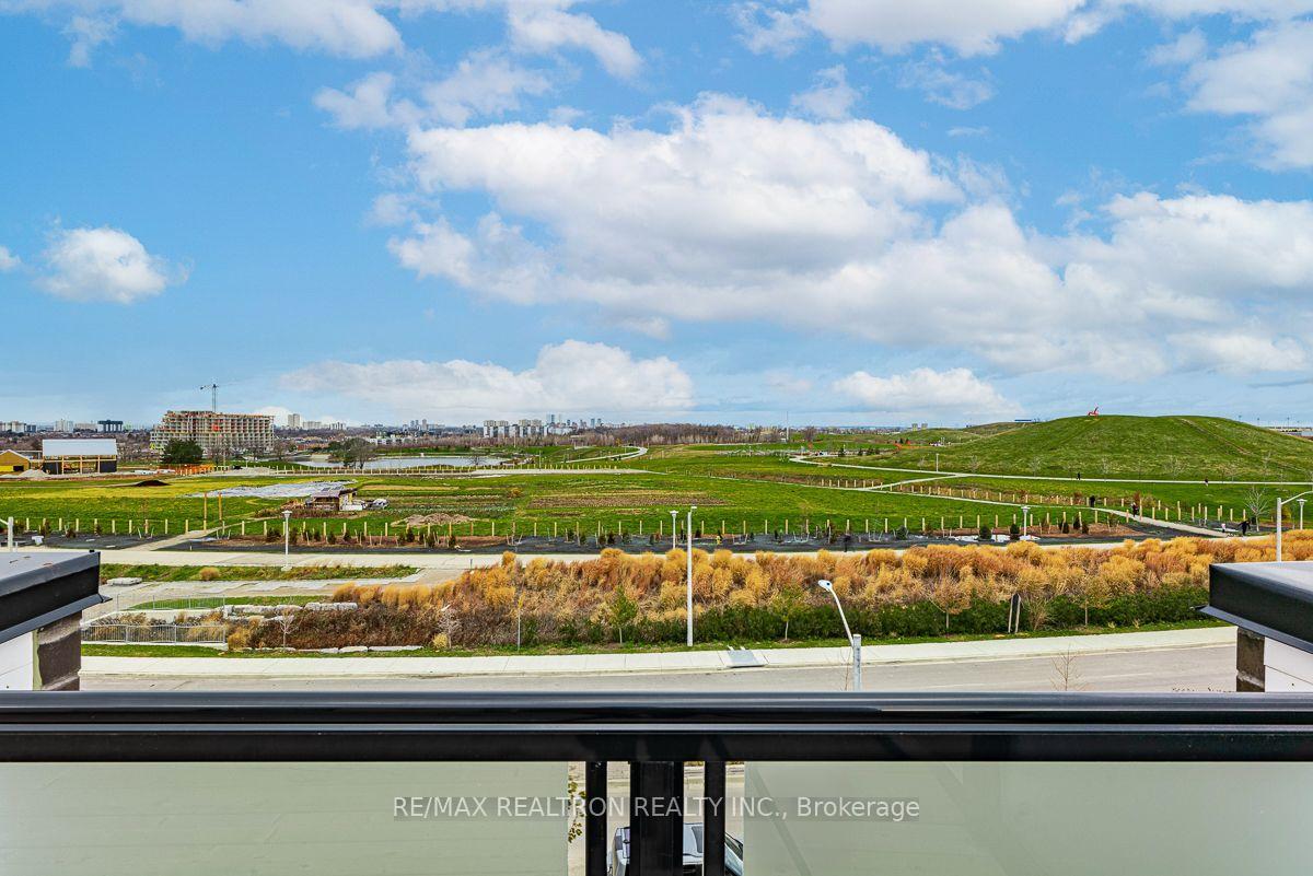 Photo 38 of 213 Downsview Park Boulevard, North York, Downsview-Roding-CFB — HOMEH