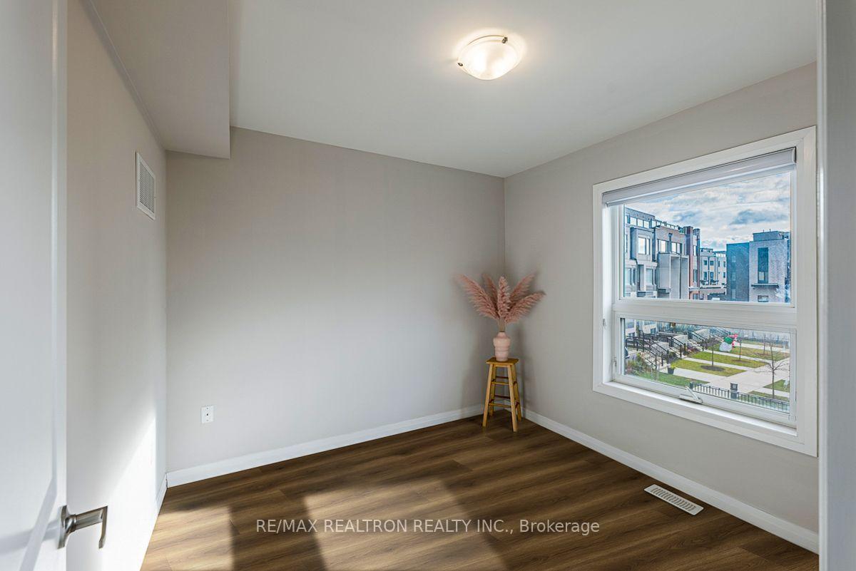 Photo 41 of 213 Downsview Park Boulevard, North York, Downsview-Roding-CFB — HOMEH