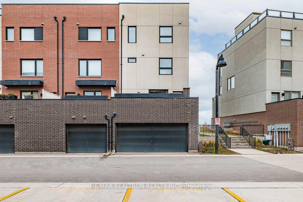 Photo 47 of 213 Downsview Park Boulevard, North York, Downsview-Roding-CFB — HOMEH