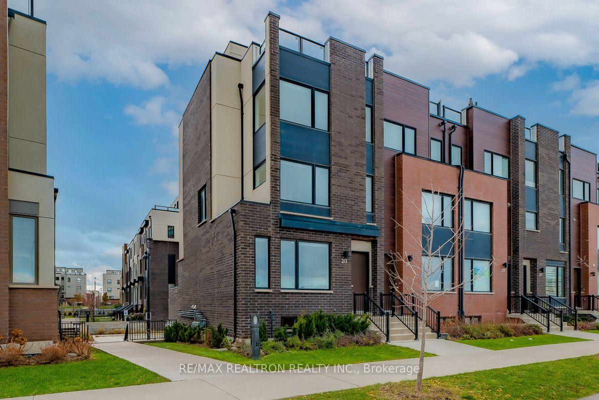 Photo 48 of 213 Downsview Park Boulevard, North York, Downsview-Roding-CFB — HOMEH