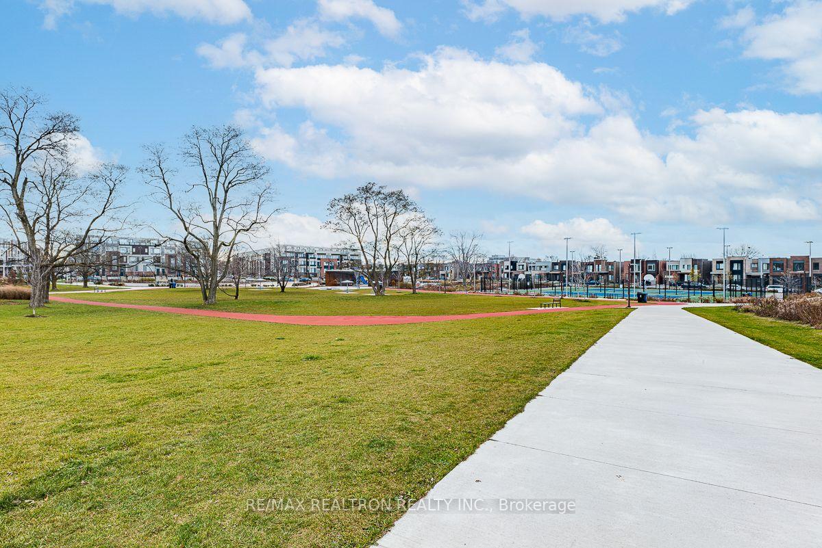 Photo 49 of 213 Downsview Park Boulevard, North York, Downsview-Roding-CFB — HOMEH