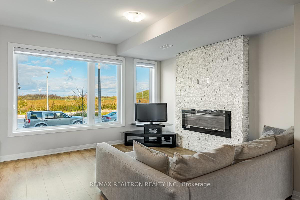 Photo 52 of 213 Downsview Park Boulevard, North York, Downsview-Roding-CFB — HOMEH