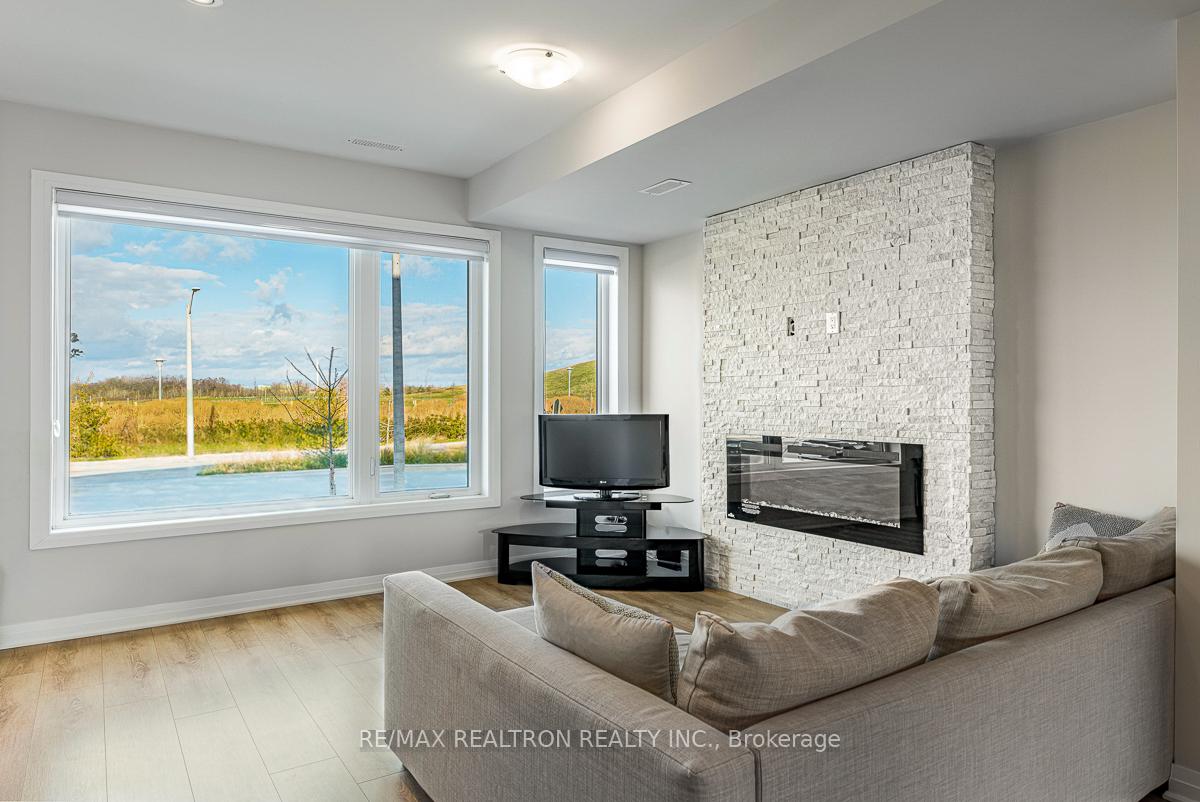 Photo 53 of 213 Downsview Park Boulevard, North York, Downsview-Roding-CFB — HOMEH