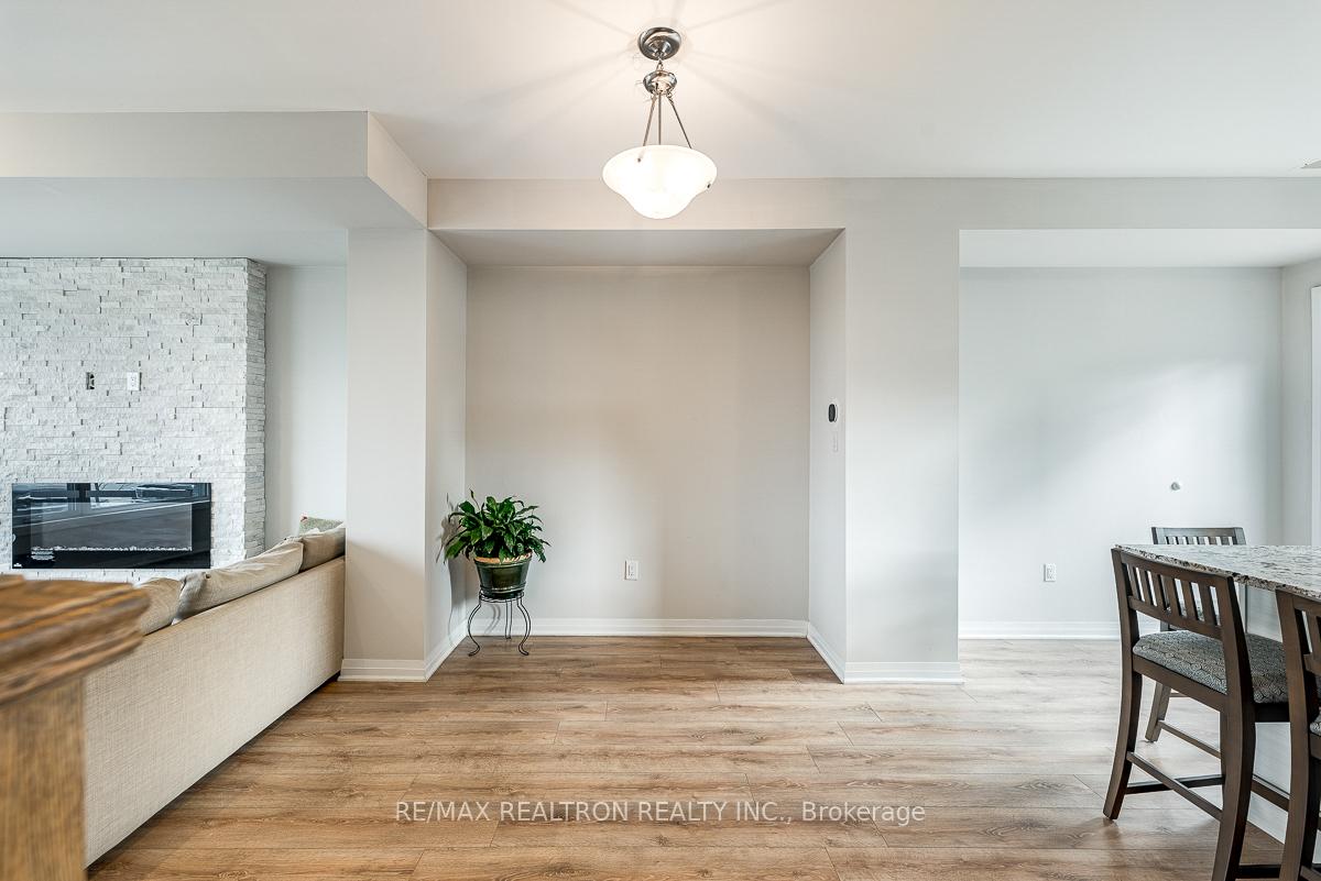 Photo 54 of 213 Downsview Park Boulevard, North York, Downsview-Roding-CFB — HOMEH