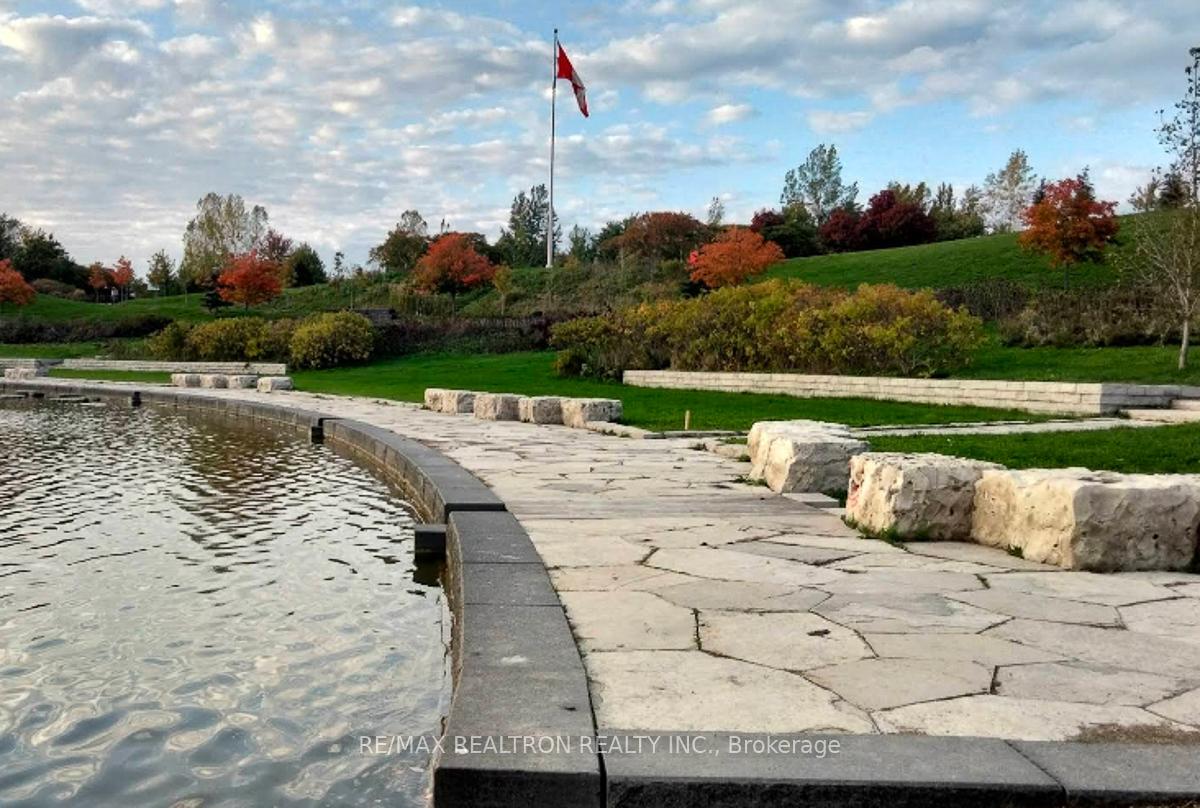 Photo 55 of 213 Downsview Park Boulevard, North York, Downsview-Roding-CFB — HOMEH