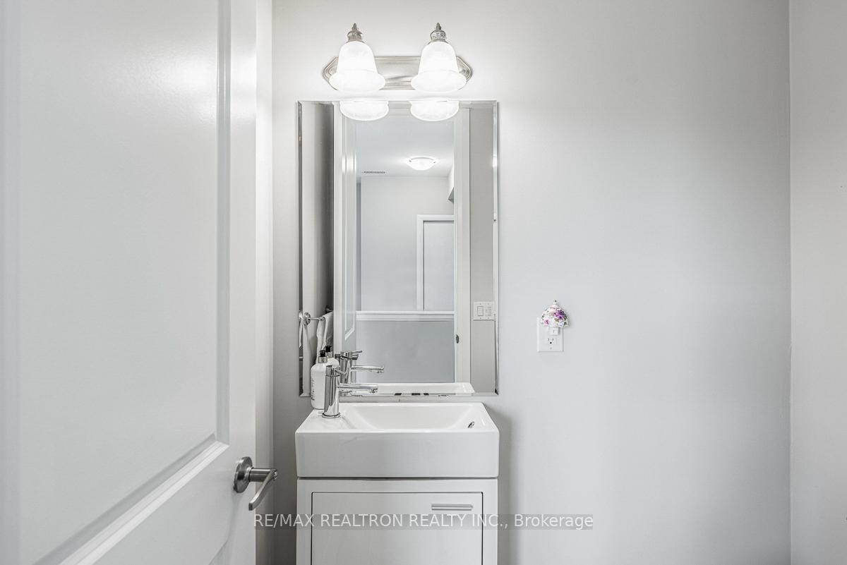 Photo 59 of 213 Downsview Park Boulevard, North York, Downsview-Roding-CFB — HOMEH