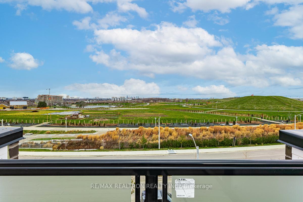 Photo 61 of 213 Downsview Park Boulevard, North York, Downsview-Roding-CFB — HOMEH
