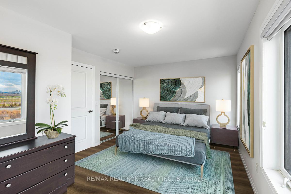 Photo 63 of 213 Downsview Park Boulevard, North York, Downsview-Roding-CFB — HOMEH