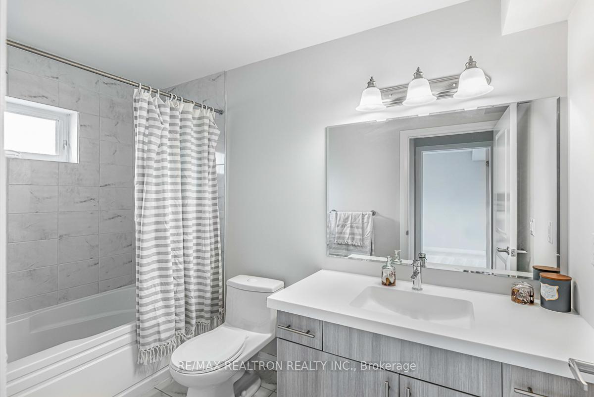 Photo 65 of 213 Downsview Park Boulevard, North York, Downsview-Roding-CFB — HOMEH