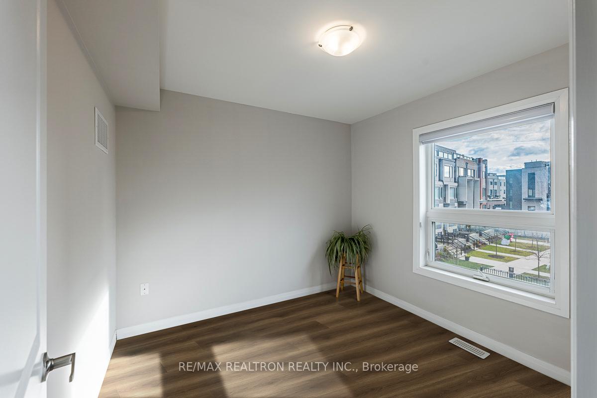 Photo 67 of 213 Downsview Park Boulevard, North York, Downsview-Roding-CFB — HOMEH