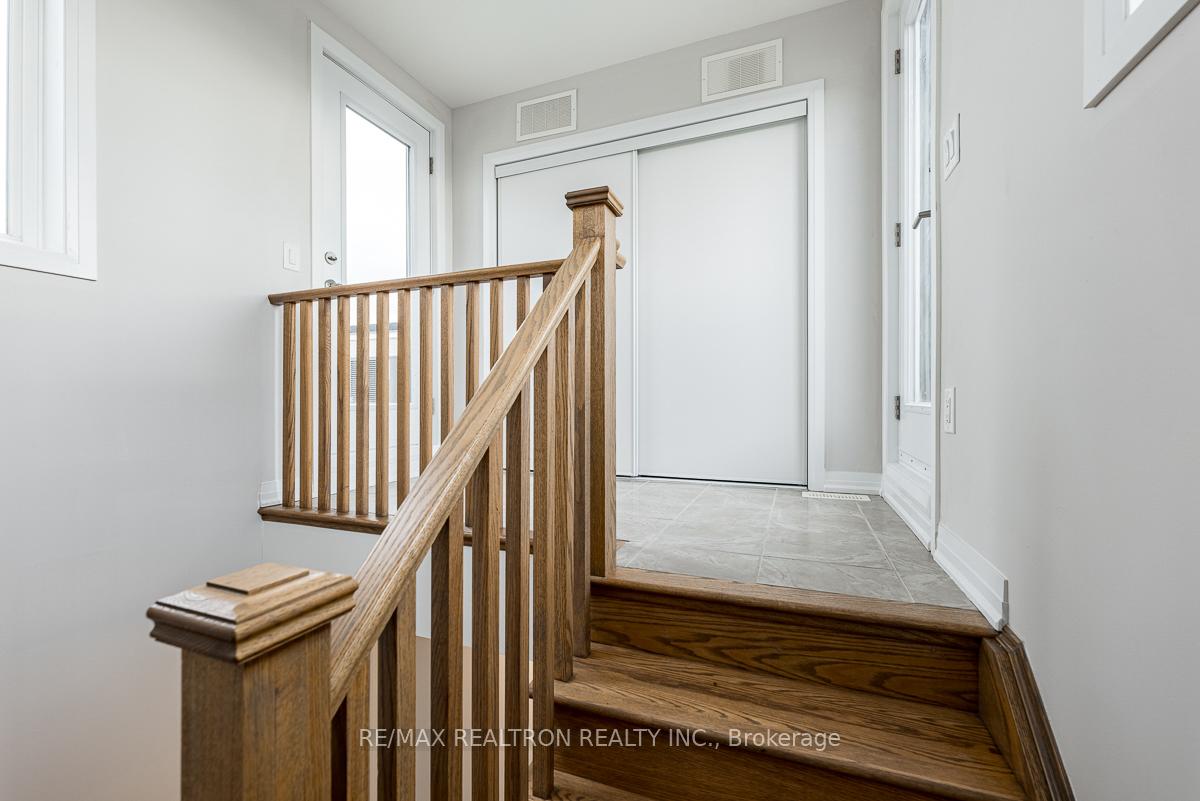 Photo 73 of 213 Downsview Park Boulevard, North York, Downsview-Roding-CFB — HOMEH