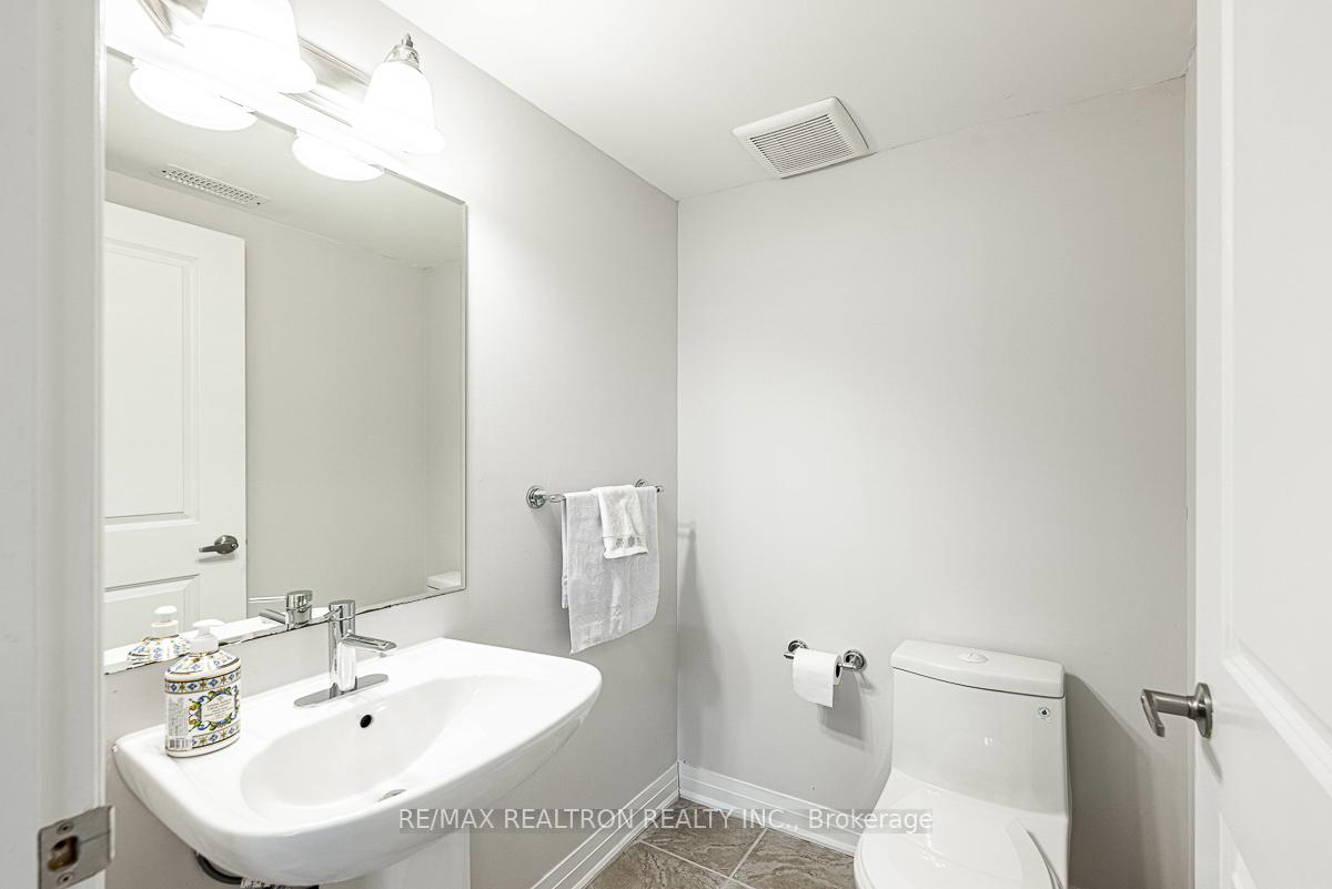 Photo 74 of 213 Downsview Park Boulevard, North York, Downsview-Roding-CFB — HOMEH