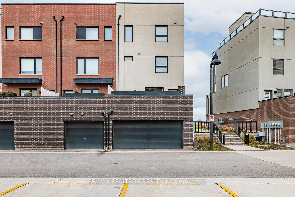 Photo 76 of 213 Downsview Park Boulevard, North York, Downsview-Roding-CFB — HOMEH
