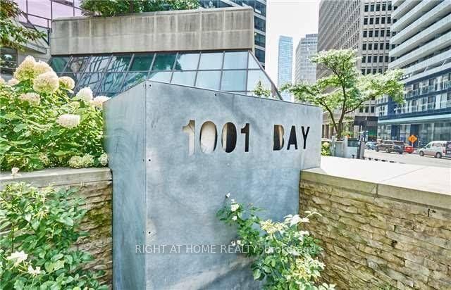 Front of Unit 919, 1001 Bay Street