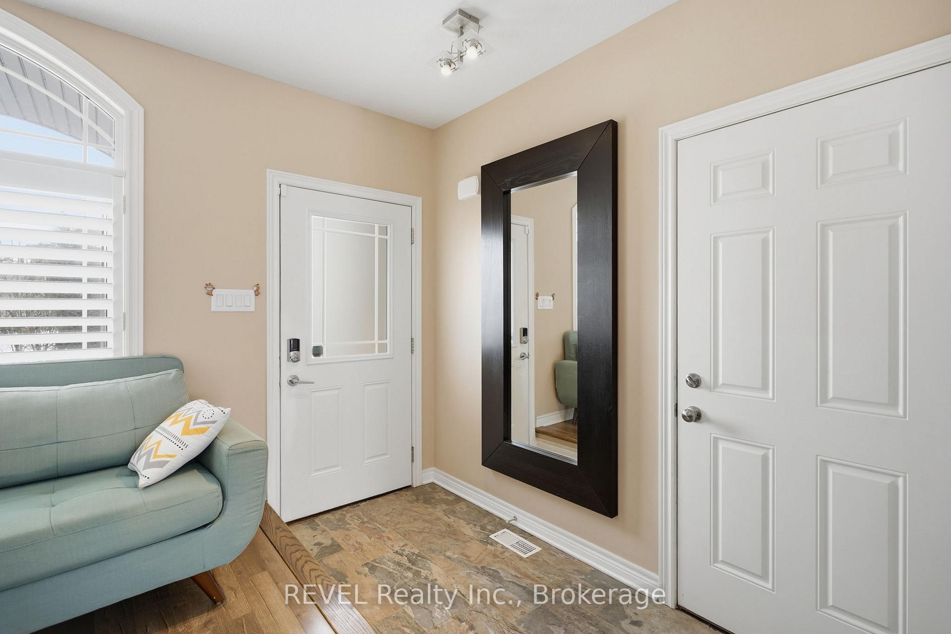 Photo 4 of 8553 Jennifer Crescent, Niagara Falls, Forestview — HOMEH