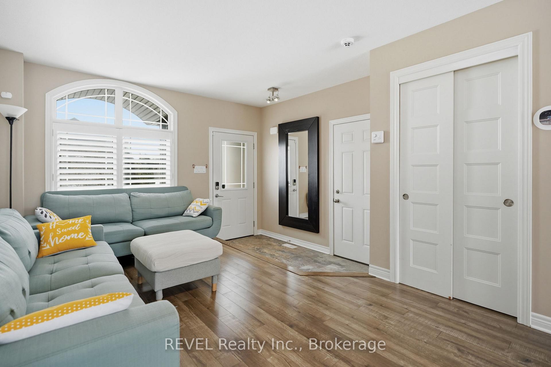 Photo 5 of 8553 Jennifer Crescent, Niagara Falls, Forestview — HOMEH