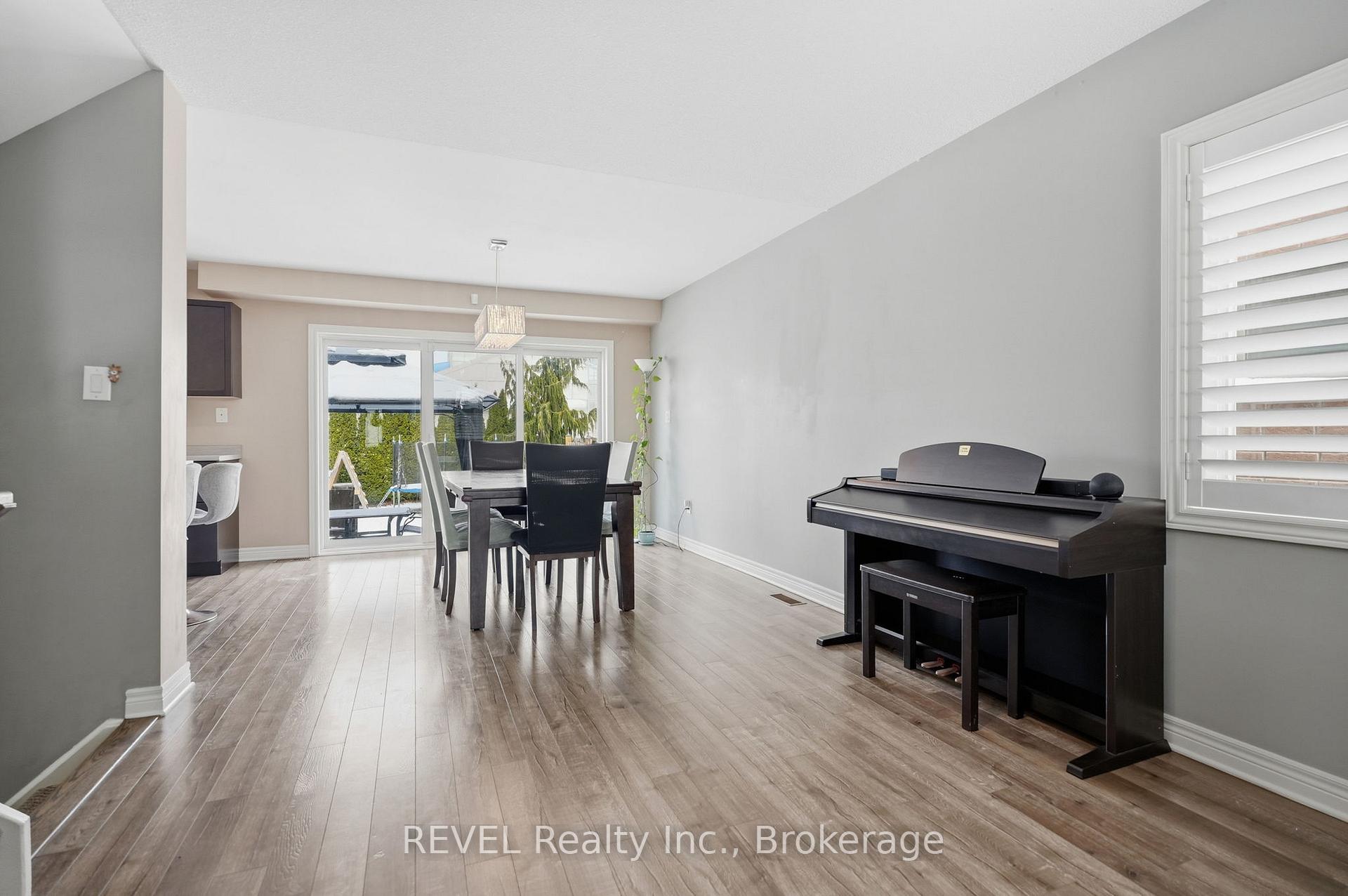 Photo 11 of 8553 Jennifer Crescent, Niagara Falls, Forestview — HOMEH