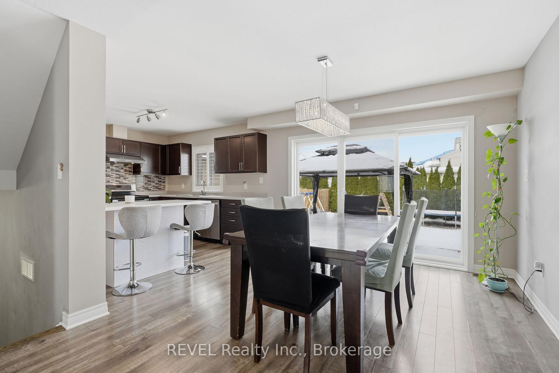 Photo 12 of 8553 Jennifer Crescent, Niagara Falls, Forestview — HOMEH