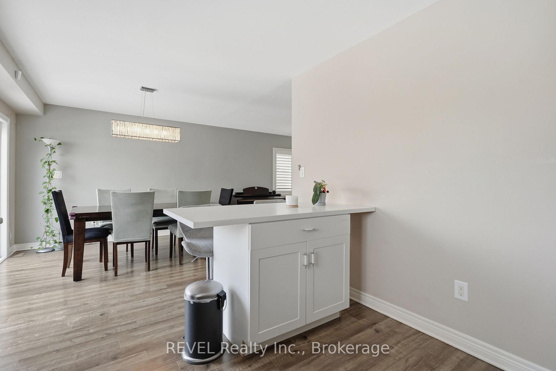 Photo 17 of 8553 Jennifer Crescent, Niagara Falls, Forestview — HOMEH