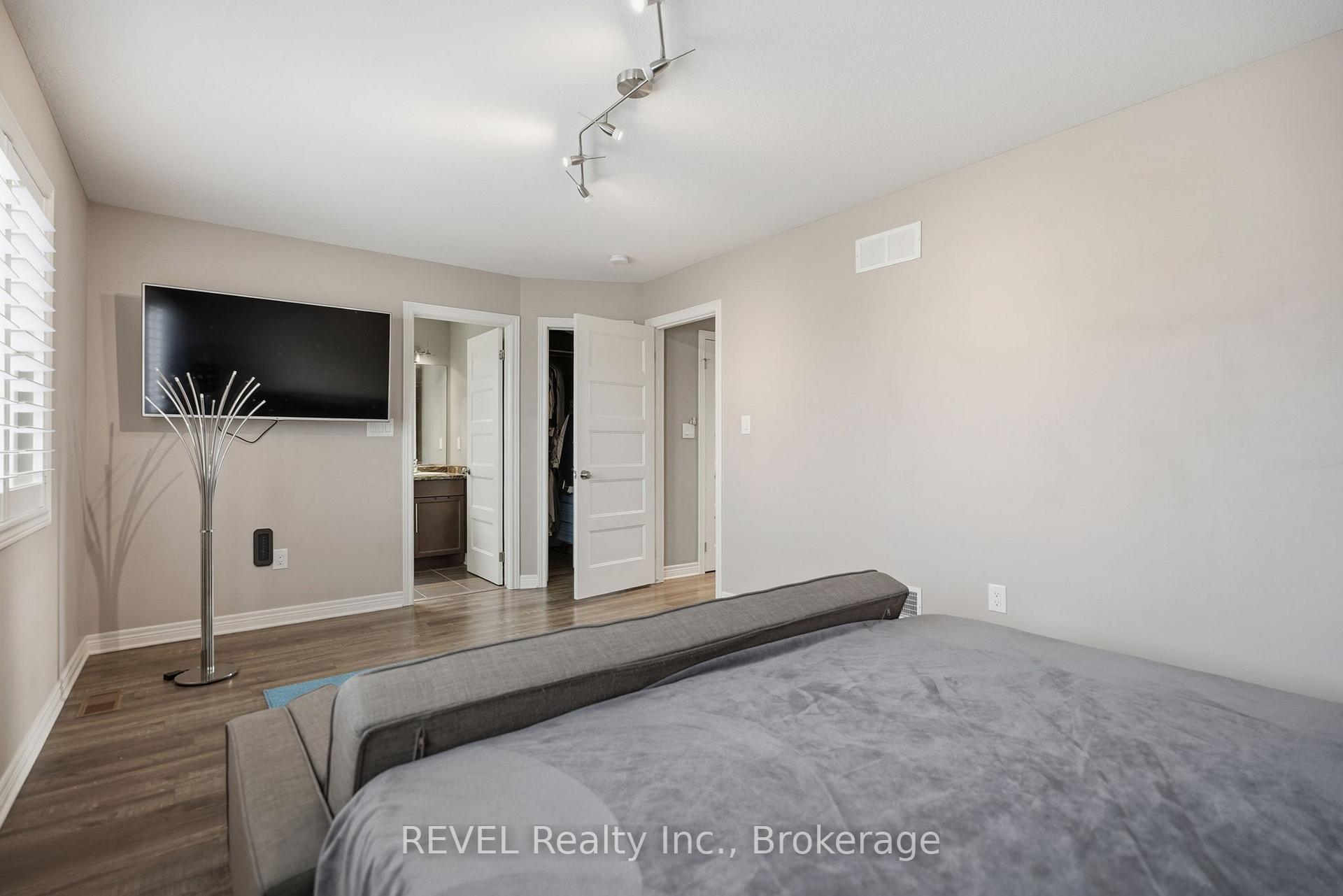 Photo 23 of 8553 Jennifer Crescent, Niagara Falls, Forestview — HOMEH