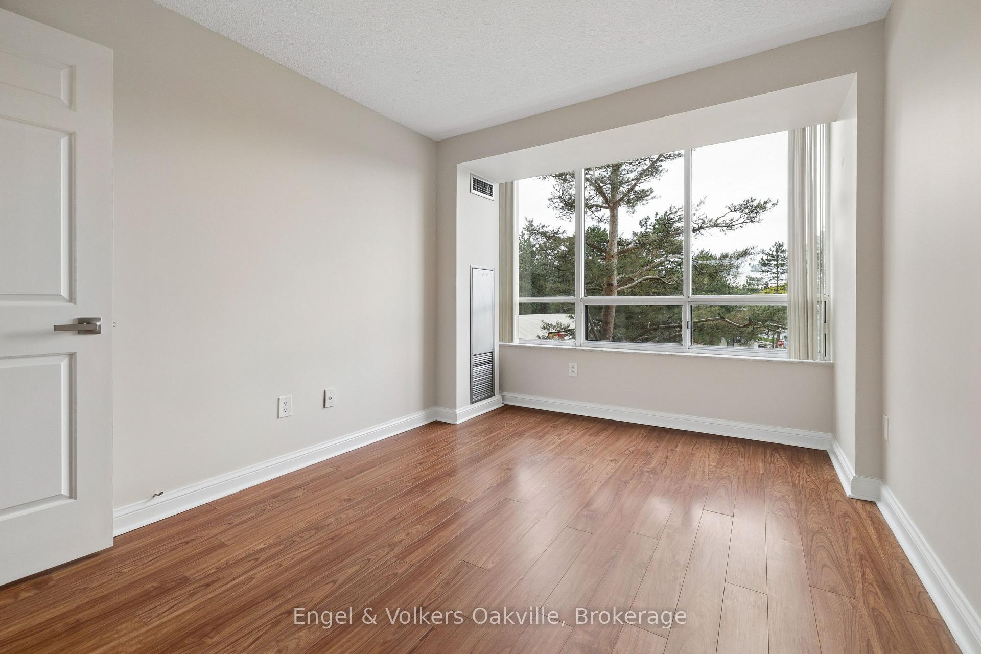 Photo 6 of Unit 201, 22 Hanover Road, Brampton, Queen Street Corridor — HOMEH