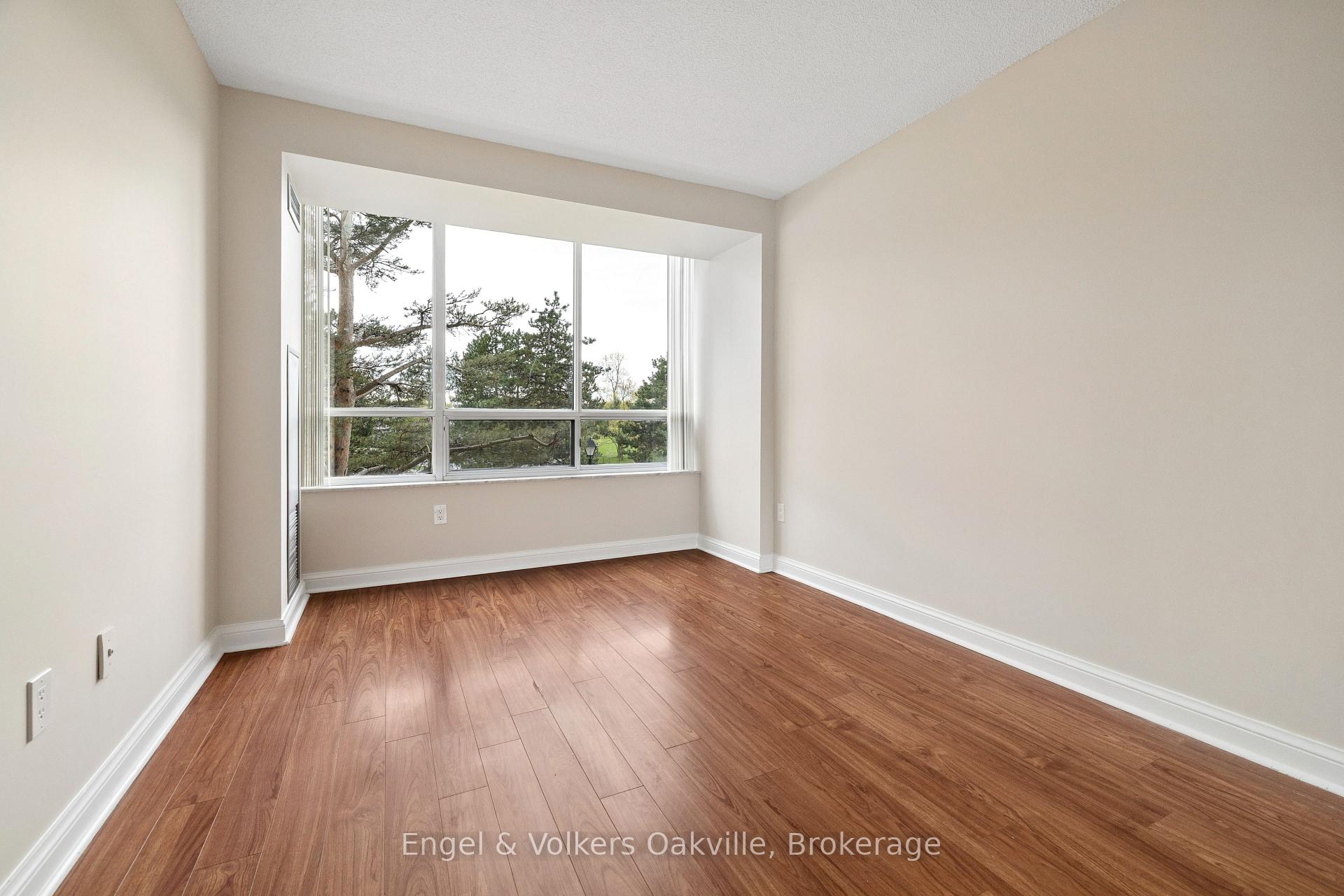 Photo 7 of Unit 201, 22 Hanover Road, Brampton, Queen Street Corridor — HOMEH