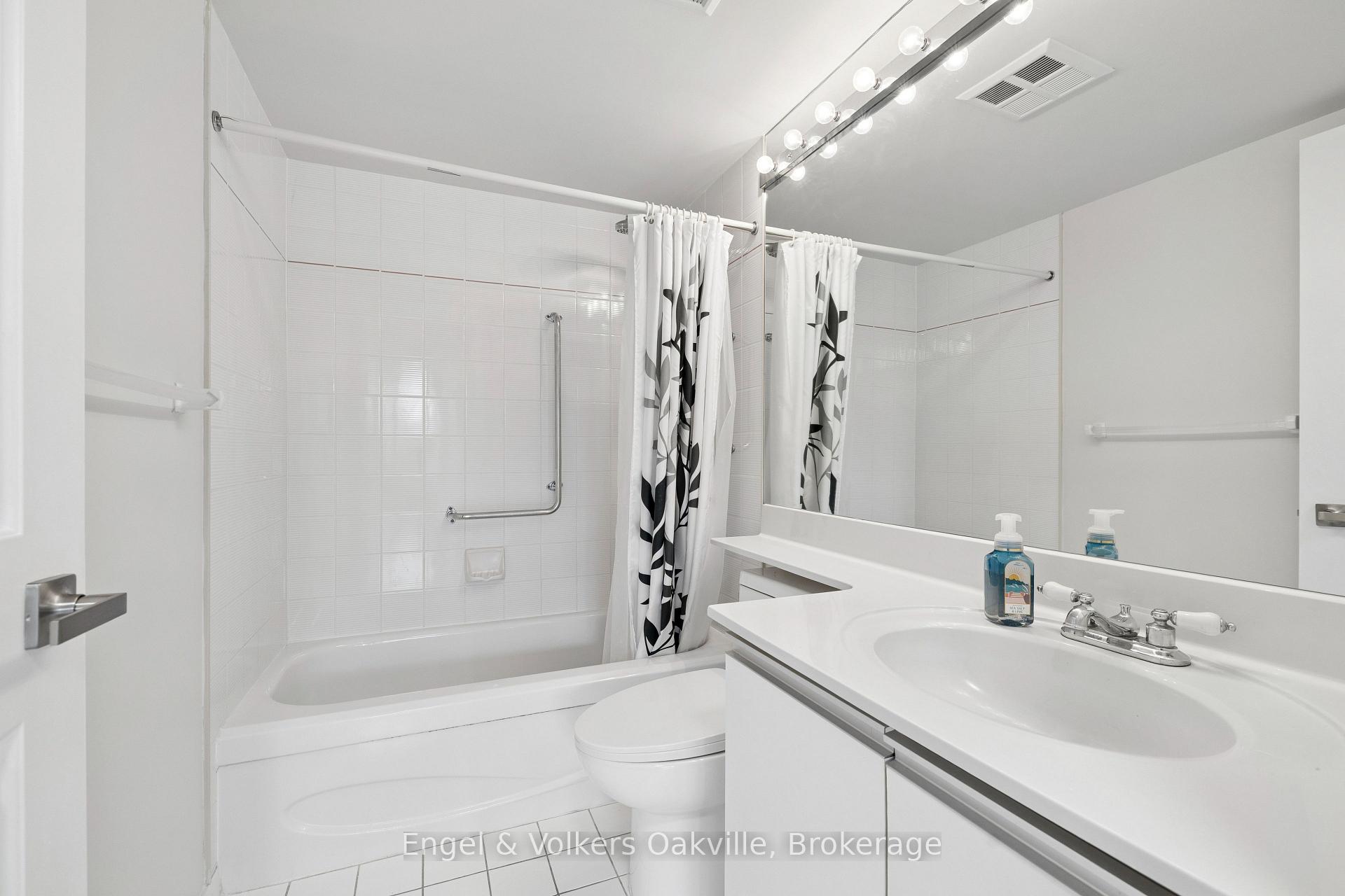 Photo 9 of Unit 201, 22 Hanover Road, Brampton, Queen Street Corridor — HOMEH
