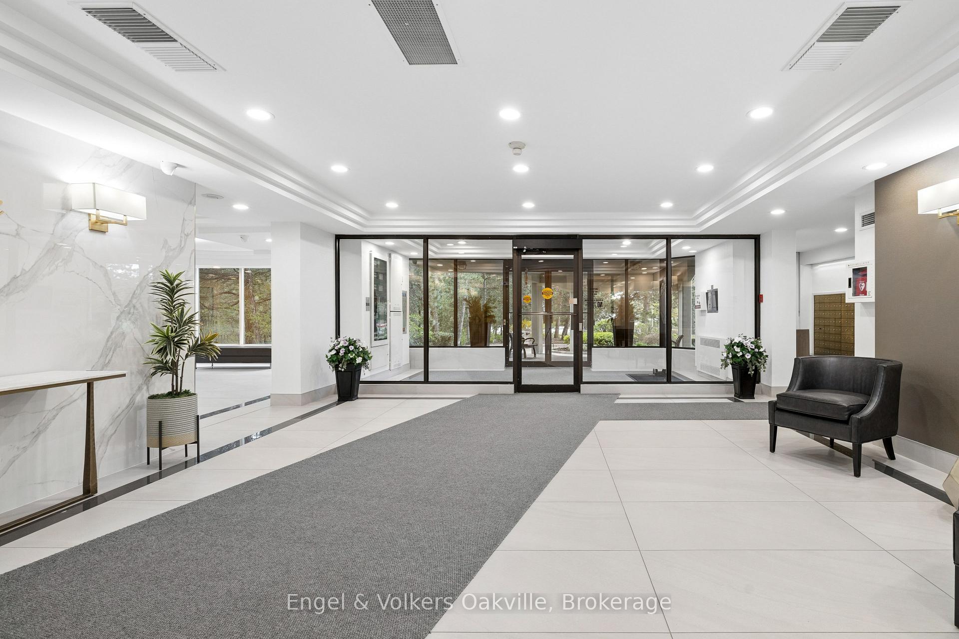 Photo 21 of Unit 201, 22 Hanover Road, Brampton, Queen Street Corridor — HOMEH