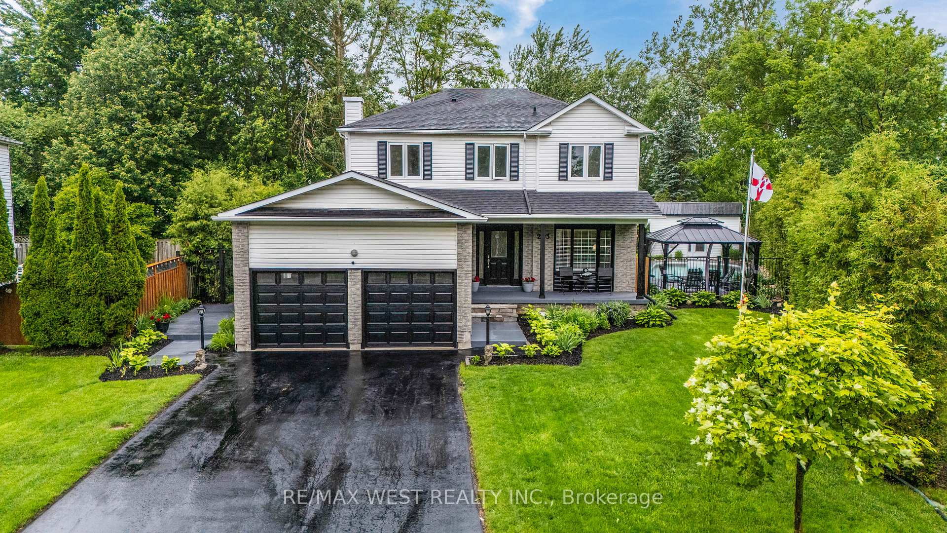 Photo 2 of 203 Elizabeth Crescent, Centre Wellington, Fergus — HOMEH