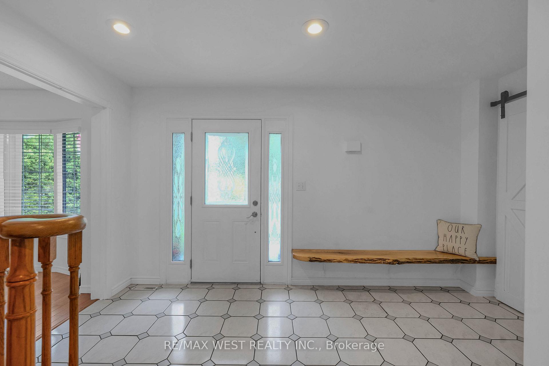 Photo 3 of 203 Elizabeth Crescent, Centre Wellington, Fergus — HOMEH