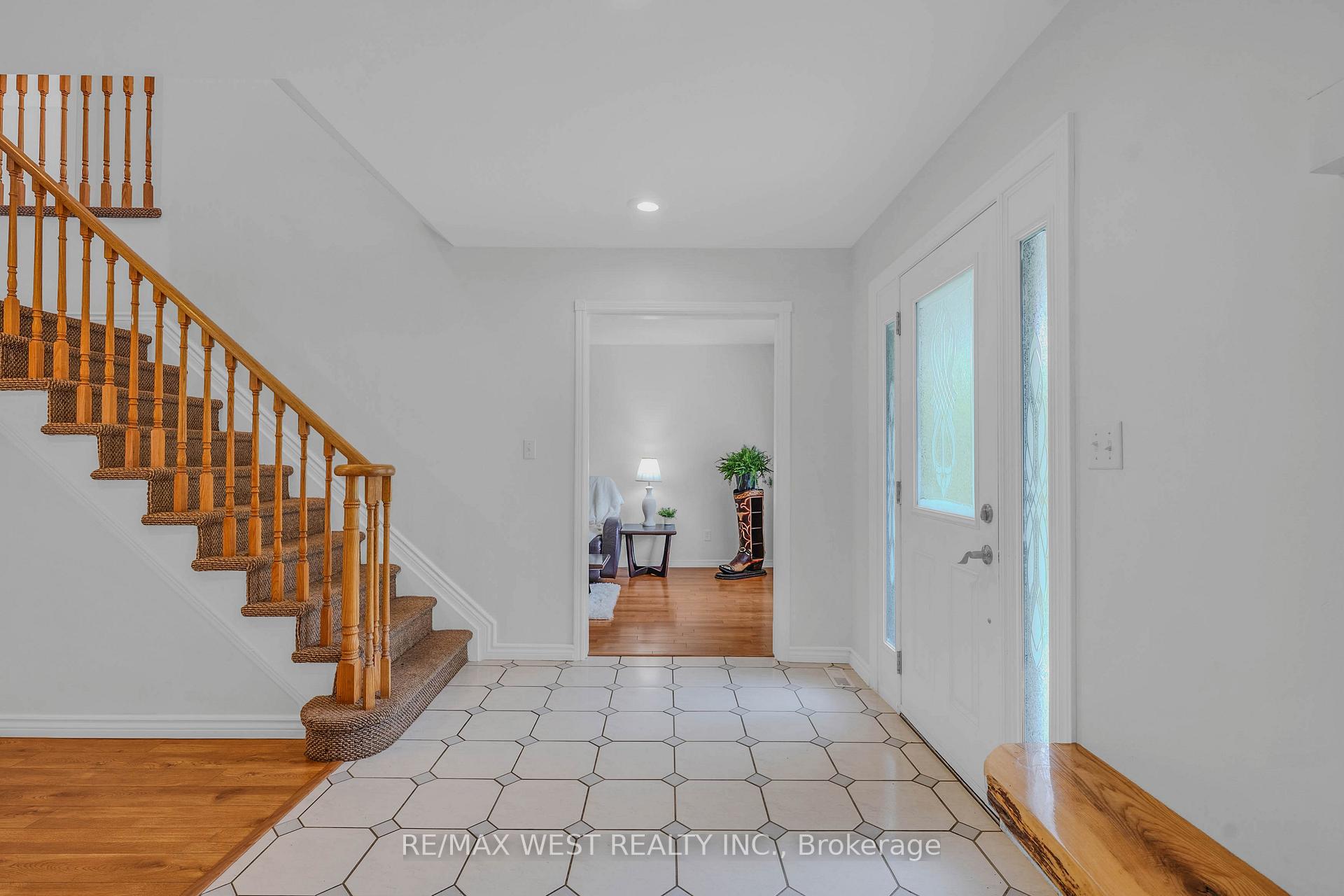 Photo 4 of 203 Elizabeth Crescent, Centre Wellington, Fergus — HOMEH
