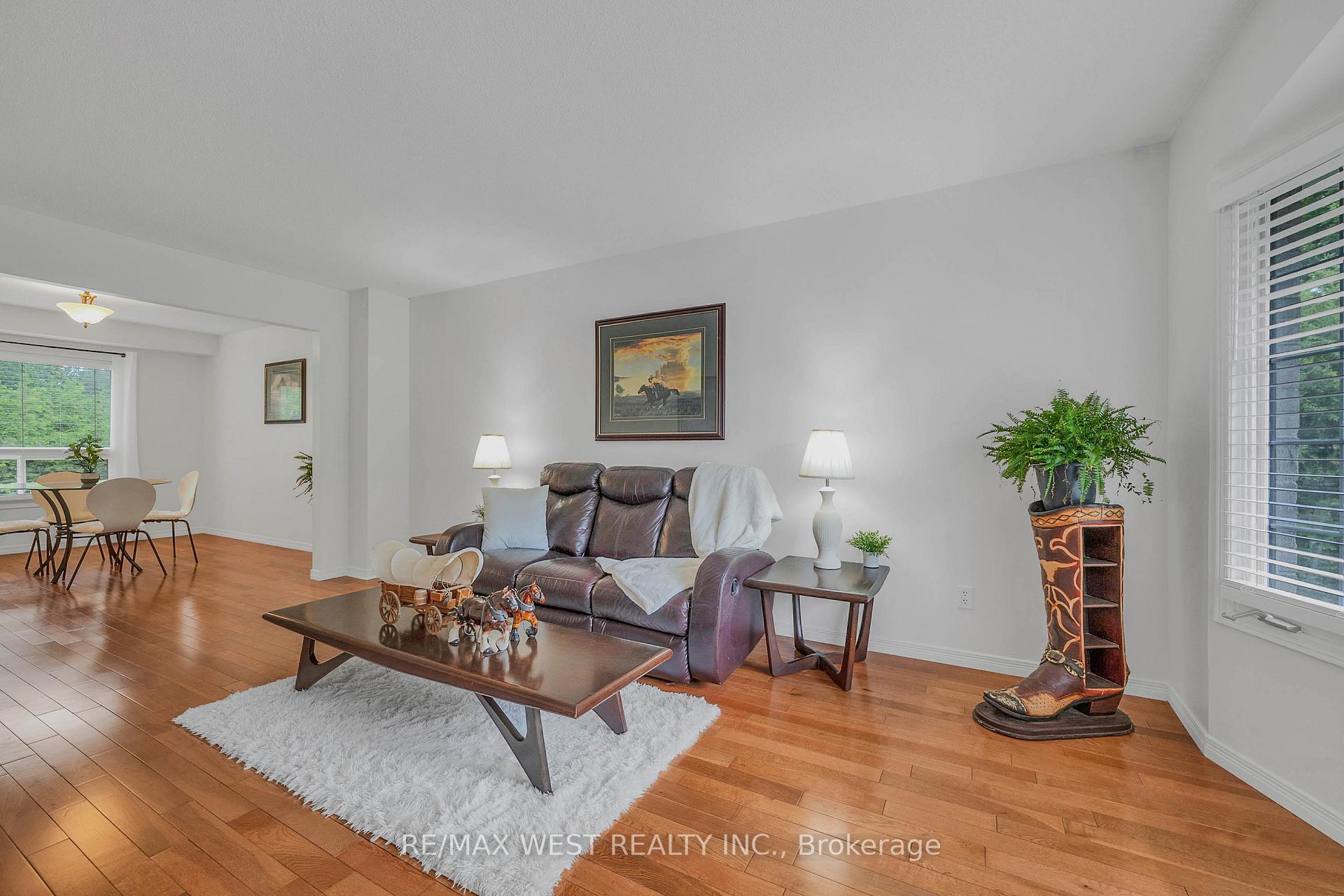 Photo 5 of 203 Elizabeth Crescent, Centre Wellington, Fergus — HOMEH