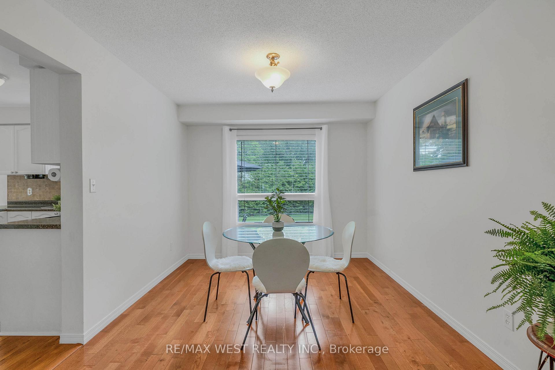 Photo 7 of 203 Elizabeth Crescent, Centre Wellington, Fergus — HOMEH