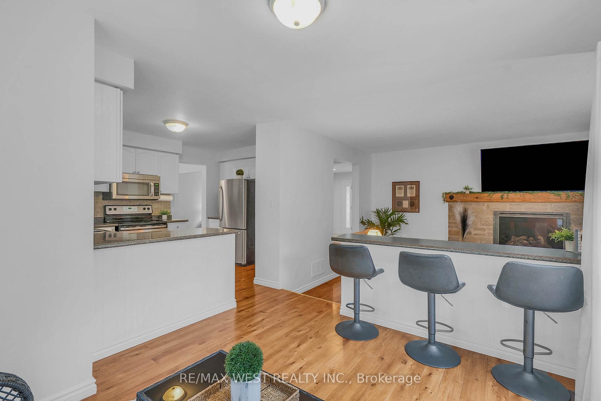 Photo 13 of 203 Elizabeth Crescent, Centre Wellington, Fergus — HOMEH