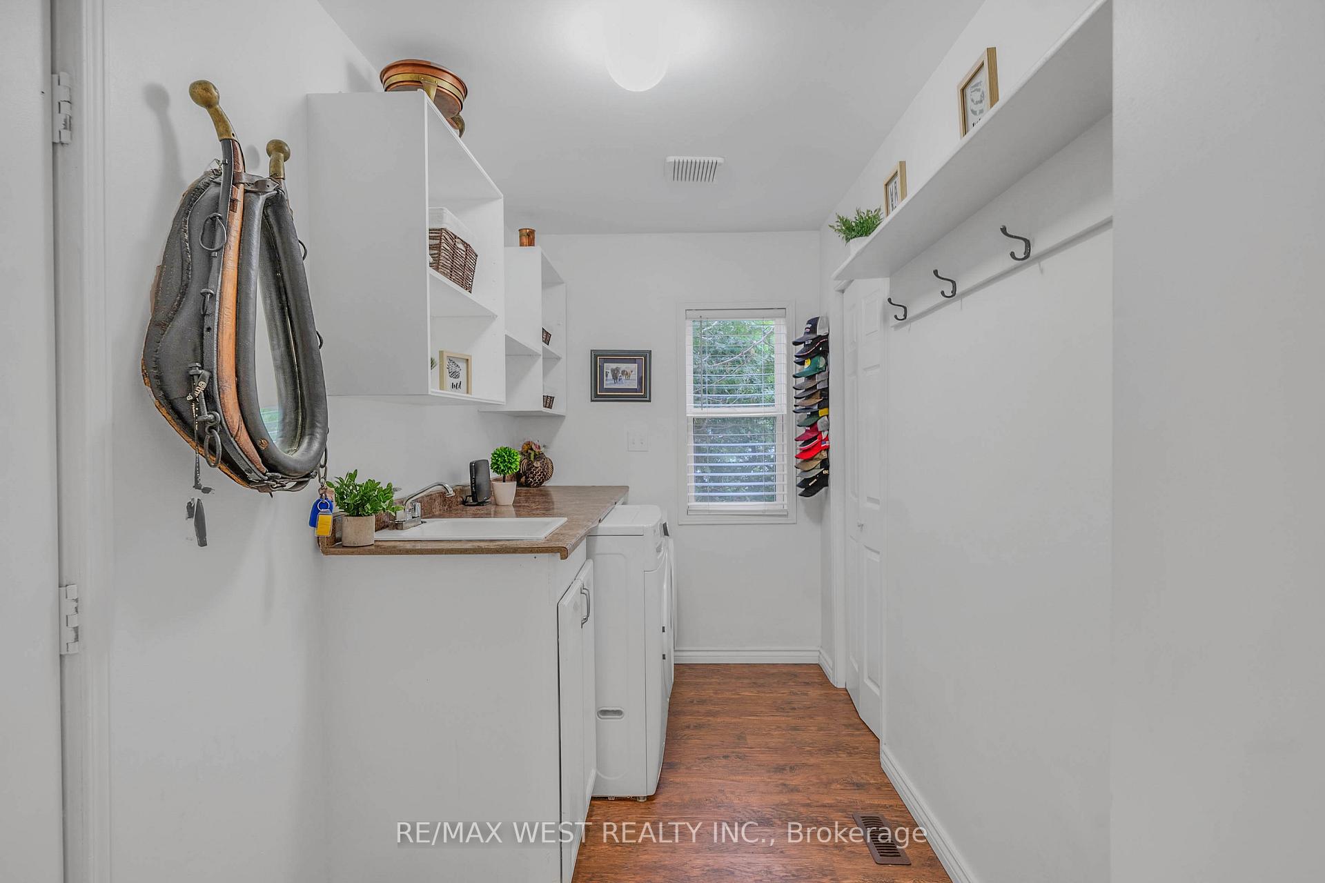 Photo 18 of 203 Elizabeth Crescent, Centre Wellington, Fergus — HOMEH