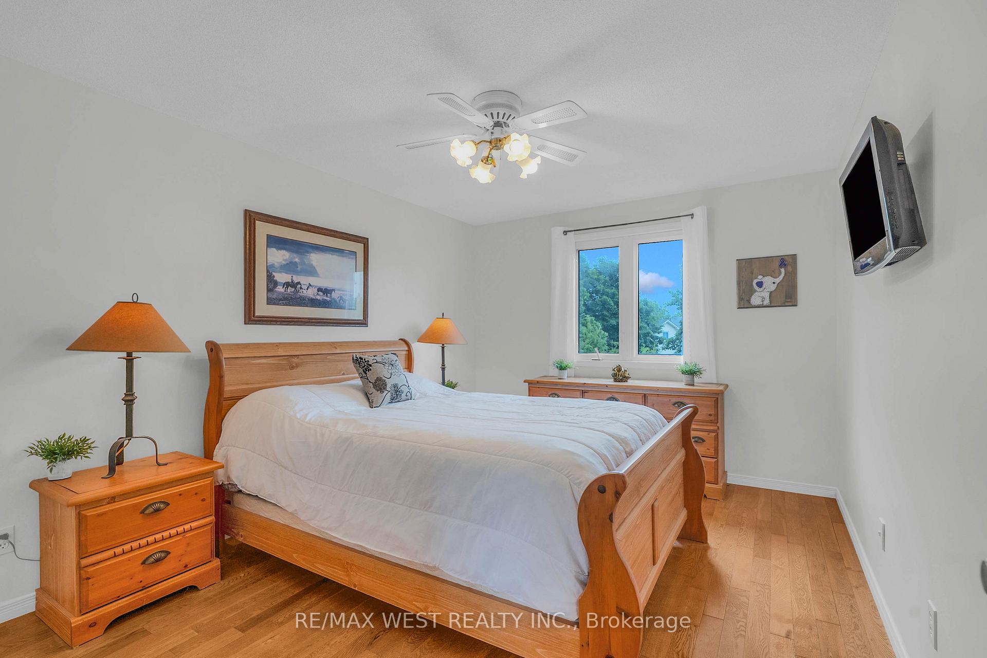 Photo 25 of 203 Elizabeth Crescent, Centre Wellington, Fergus — HOMEH