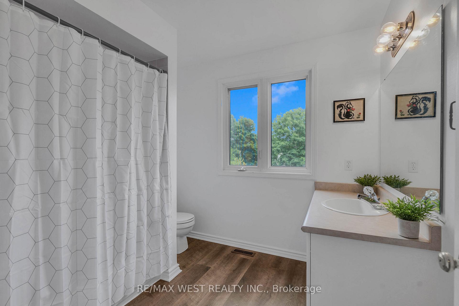 Photo 26 of 203 Elizabeth Crescent, Centre Wellington, Fergus — HOMEH