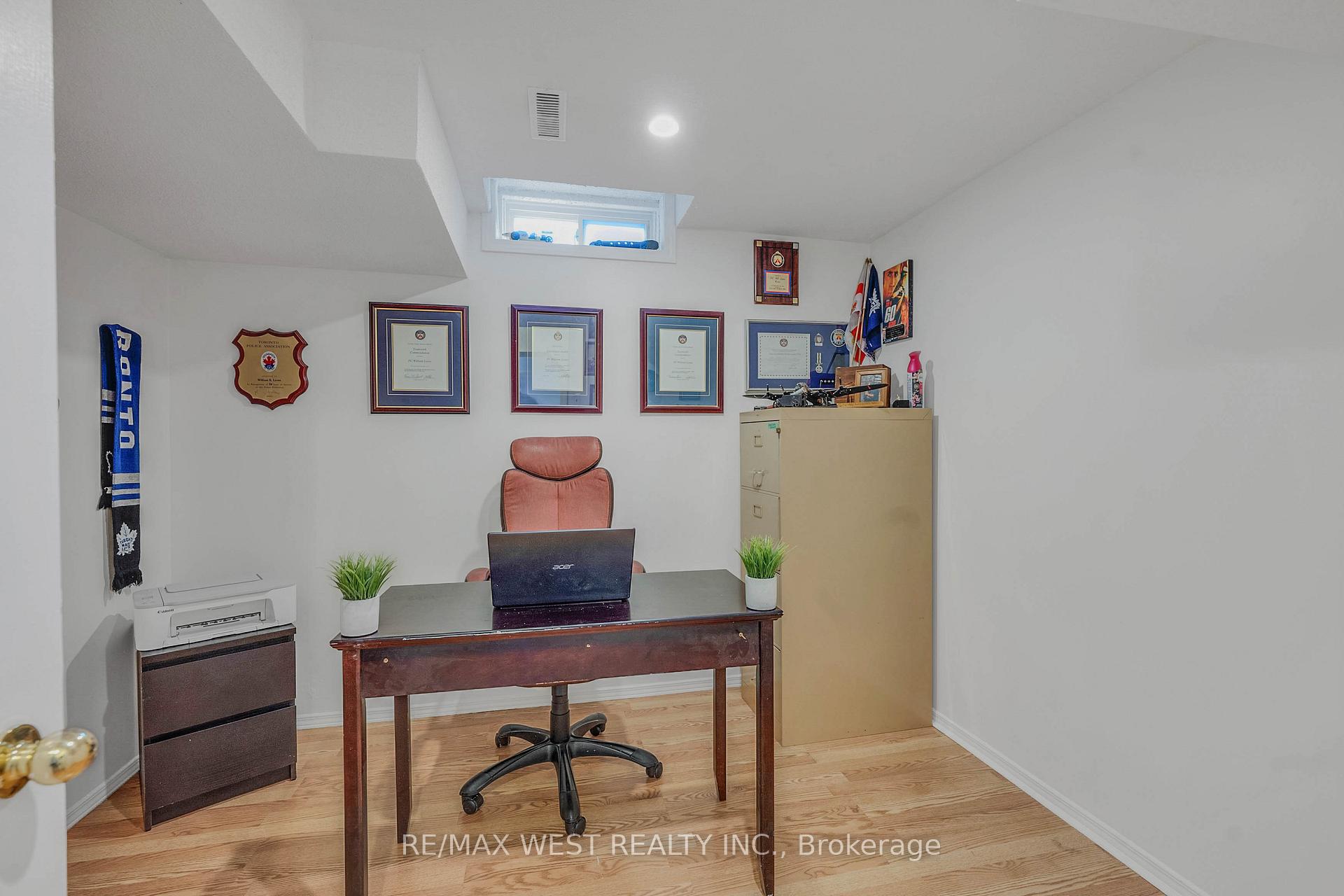 Photo 31 of 203 Elizabeth Crescent, Centre Wellington, Fergus — HOMEH