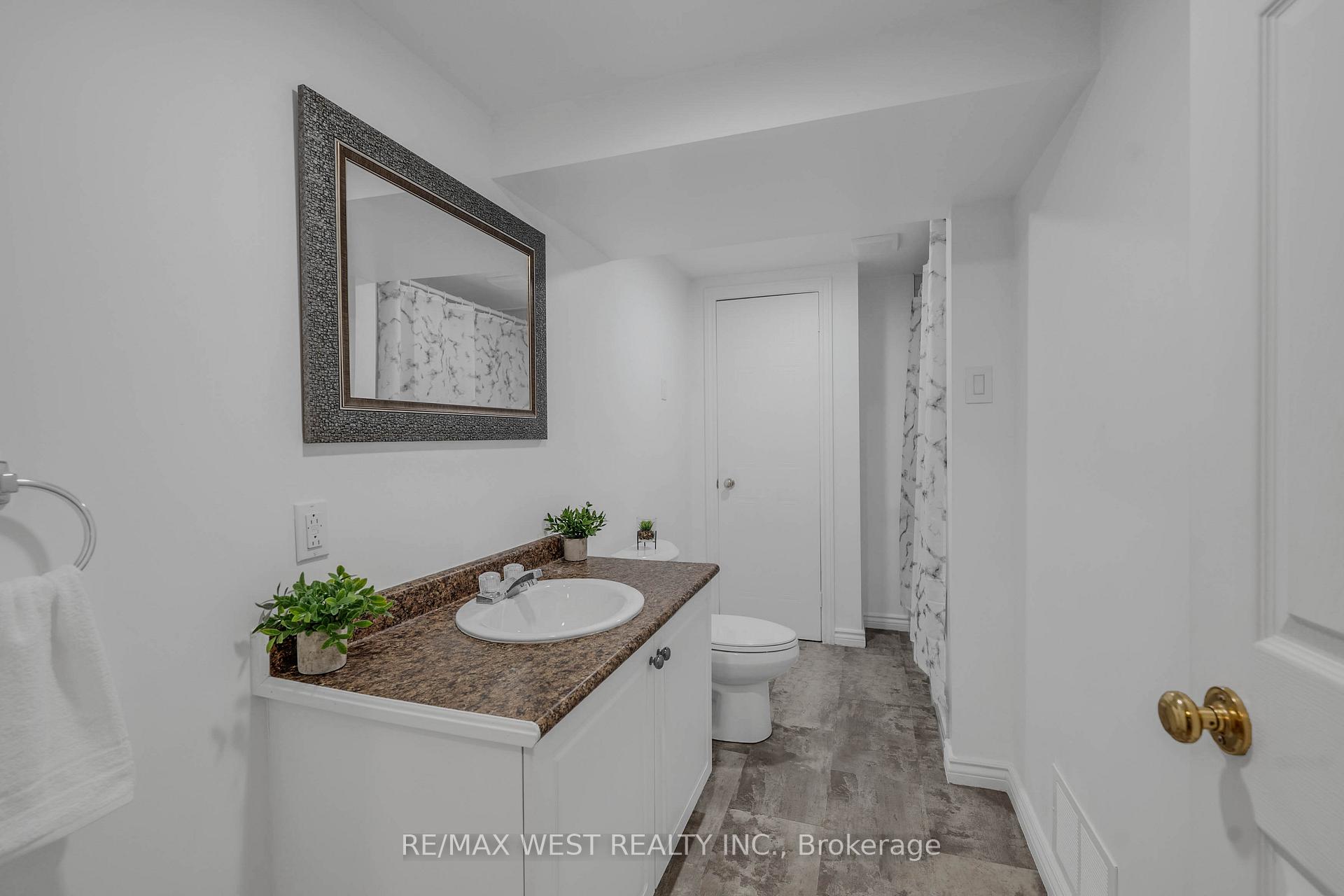 Photo 32 of 203 Elizabeth Crescent, Centre Wellington, Fergus — HOMEH